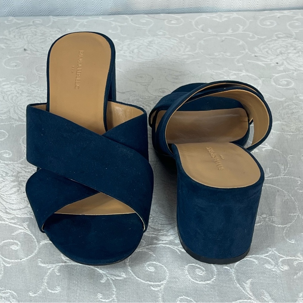 Banana Republic Sandals Slip On Blue Faux Suede Strap 2 1/2” Block Heels 7